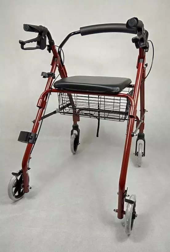 chodzik-czterokołowy-aluminiowy-denver-premium-rf-615-czerowny-tył